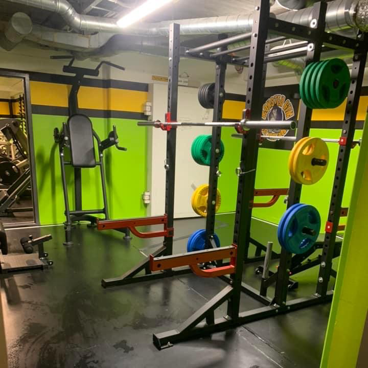 Monster Gym med utstyr fra Sportsmaster